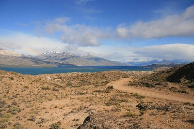 Lago_Posadas_und_Pueyrredon.JPG