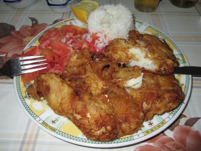 IMG_0888-x.jpg (114.86 KiB) 15317 mal betrachtet Congrio (Meeraal) mit Ensalada Chileno, wenn ich mich recht erinnere.