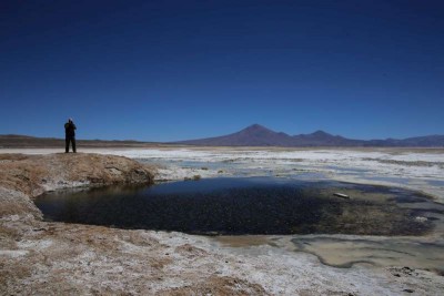 Eines der &quot;ojos&quot; im Salar de Pedernales